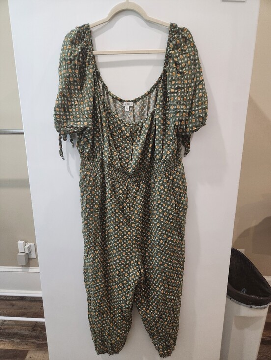 AUW Dresses & Skirts - AUW Green Floral Jumpsuit 3x